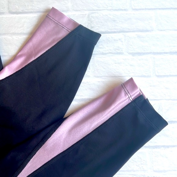 Peloton Colorblock Speed Leggings Black and Purple Small - Picture 5 of 9